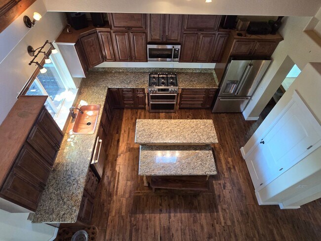 Building Photo - 3 bed 2.5 bath  Home for Rent in Grants Pass