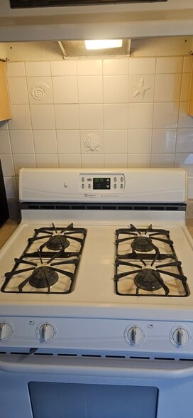 Building Photo - 225 Bay Ave