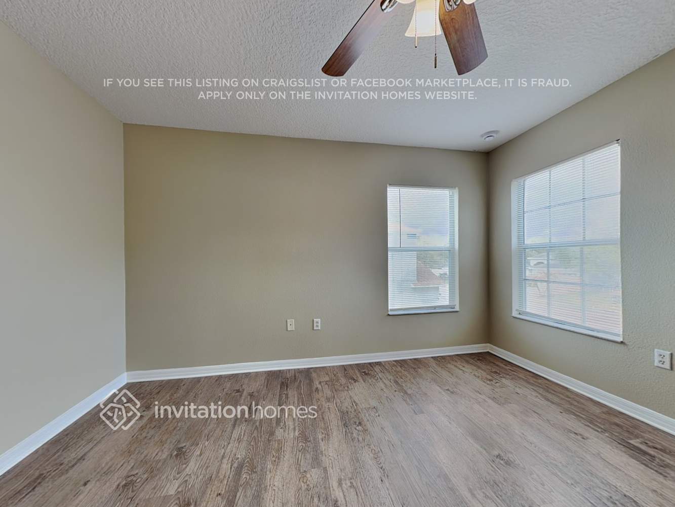 Building Photo - 2458 Hamlet Cir