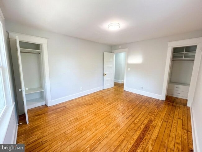 Building Photo - 209 4th Ave