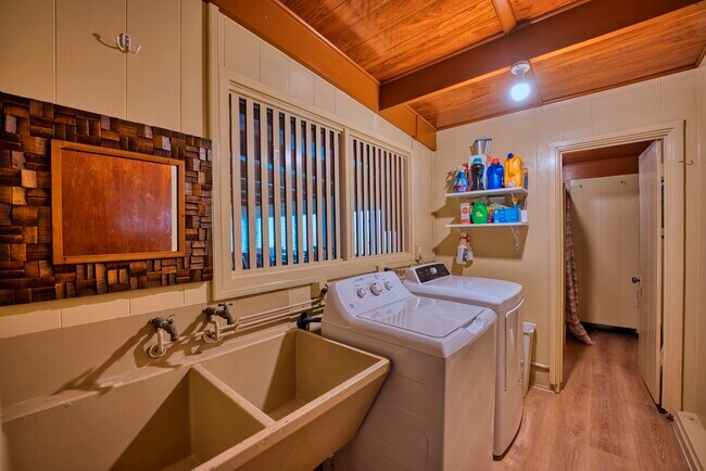 Building Photo - 64 Kaapuni Loop