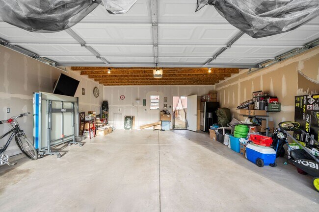 Building Photo - 3BD, 2.5BA Half-Duplex for Lease in Commerce City with 2-Car Garage