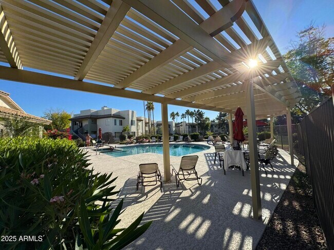 Building Photo - 1825 W Ray Rd