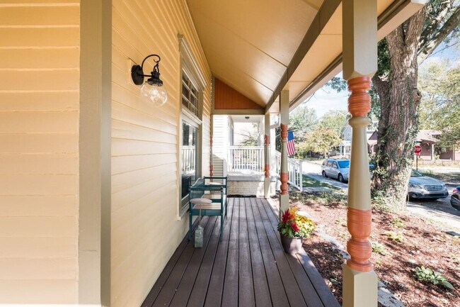 Building Photo - 848 Camp St