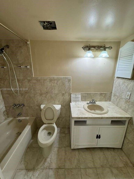 Building Photo - 10383 N Kendall Dr