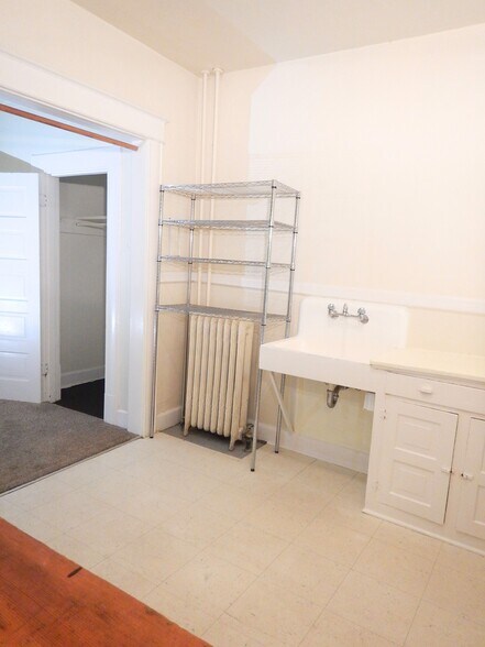 Building Photo - 1515 SW 10th Ave