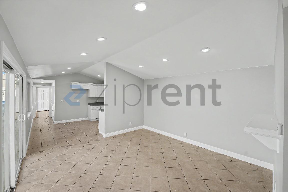 Building Photo - Unit