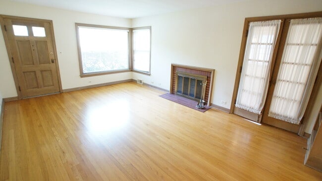 Building Photo - 1229 Middlebury Ln