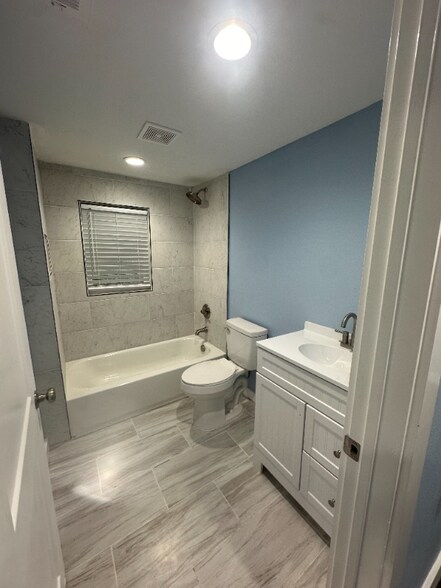 Building Photo - 265 Glade St