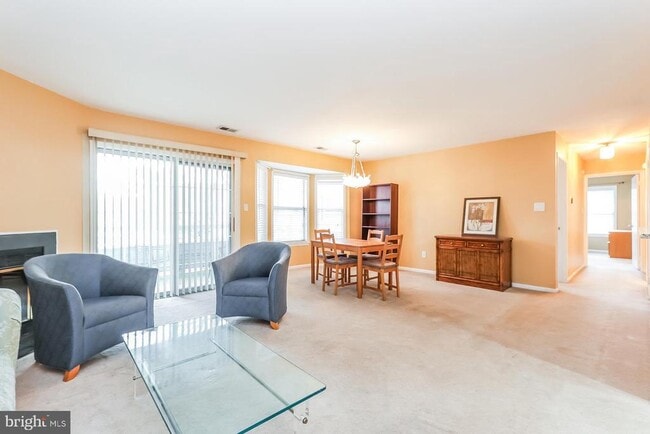 Building Photo - 306 Trinity Ct