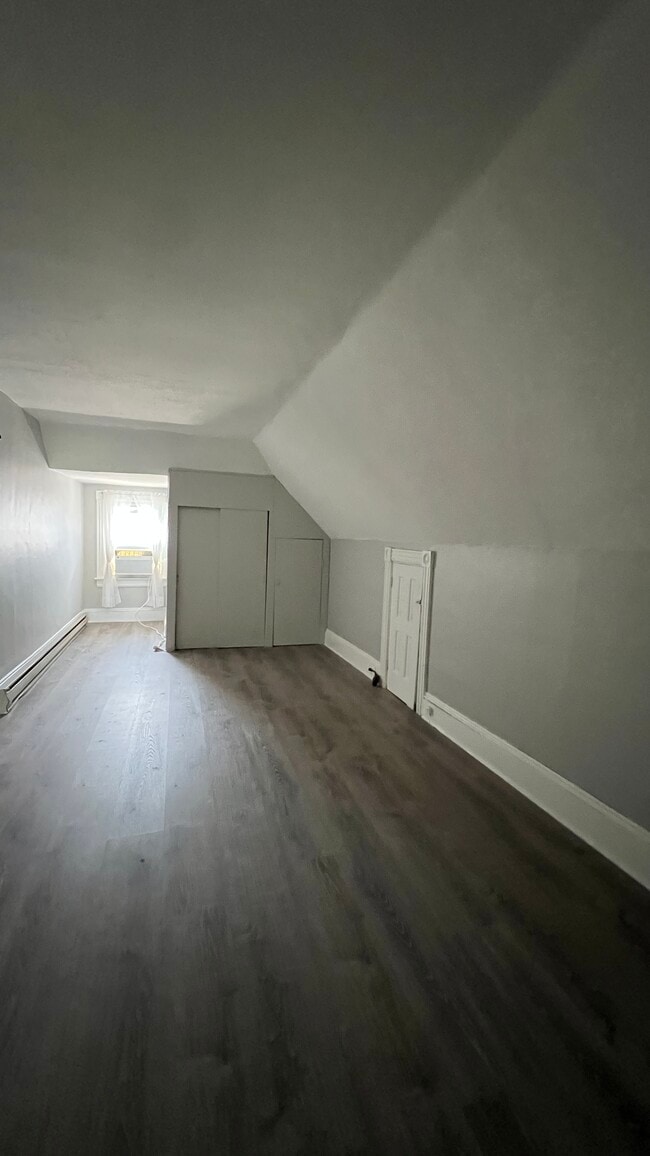 Building Photo - 213 6th St