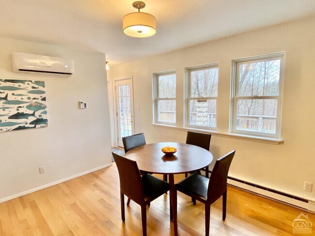 Building Photo - 62 Mahican Manor