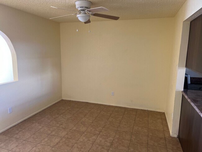 Building Photo - Two Bedroom Townhome Centrally Located in Yuma.
