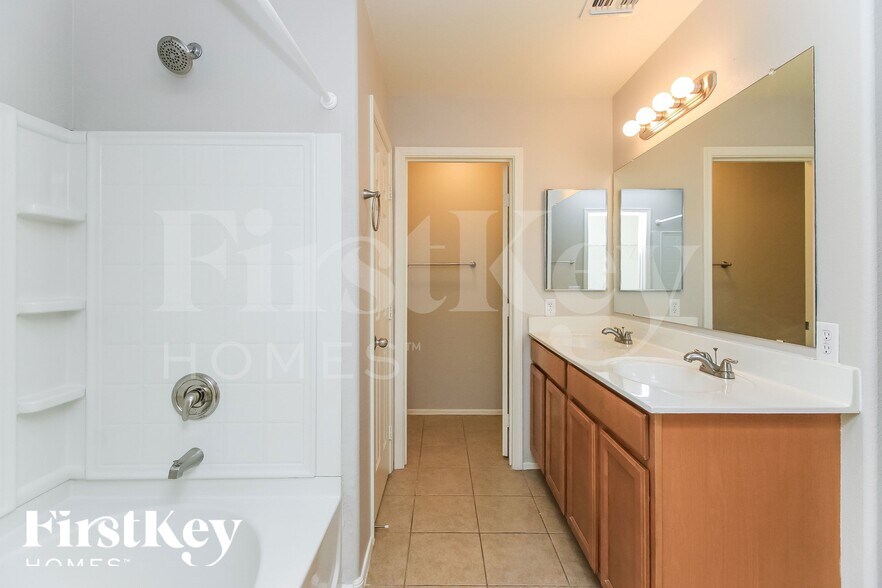 Building Photo - 1858 E Omega Dr