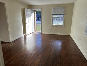 Building Photo - 2404 Knox Dr