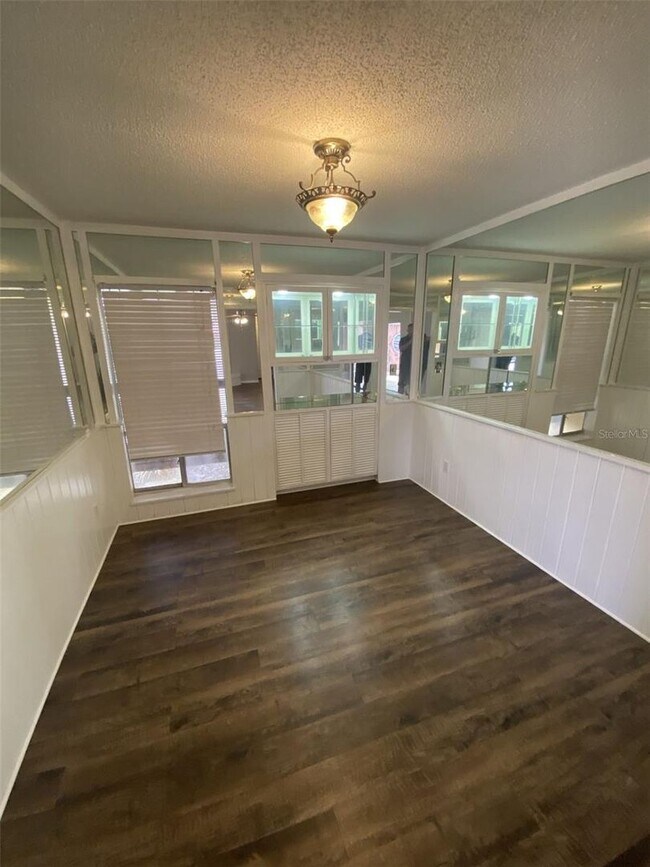 Building Photo - 2 bed 2 bath With Private Courtyard