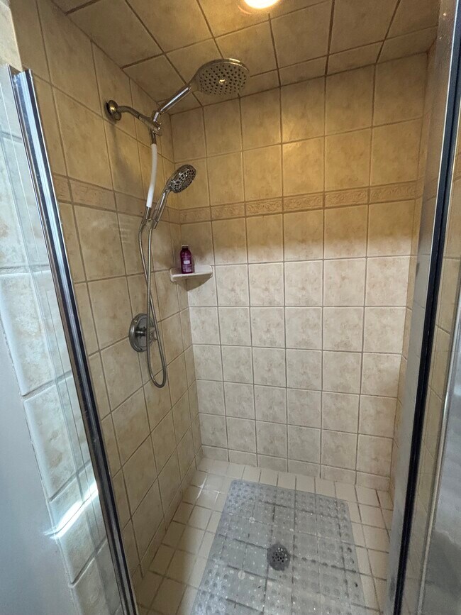 Building Photo - 759 Birdsong Ln