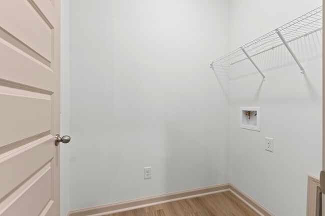 Building Photo - 106 Summer St