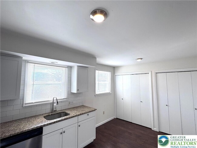 Building Photo - 8315 Countryside Ln