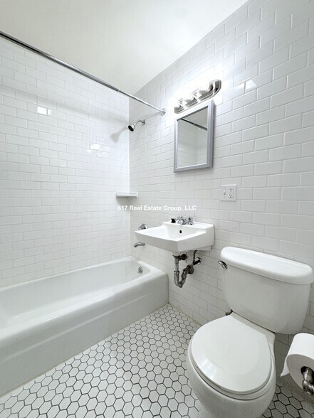 Building Photo - 172 N Beacon St