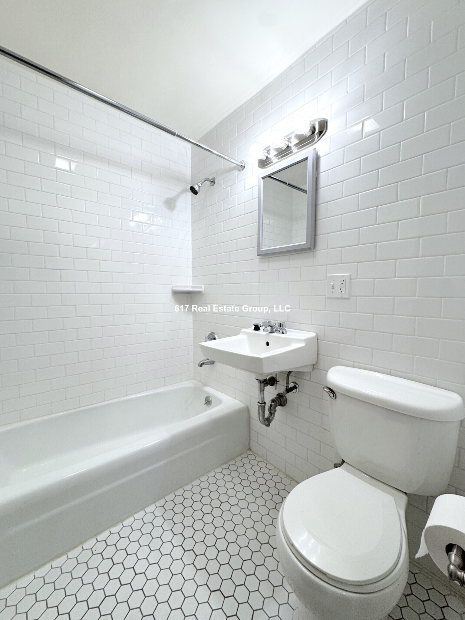 Building Photo - 172 N Beacon St