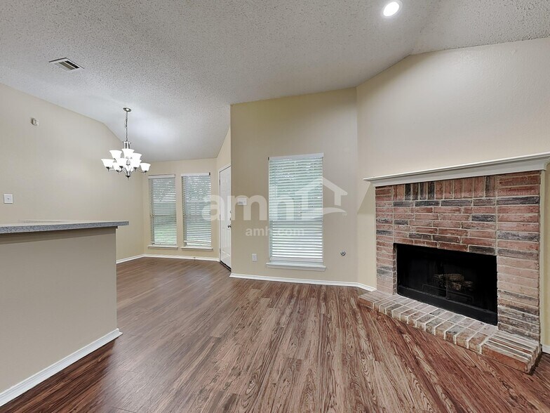 Building Photo - 223 Dartmouth Dr