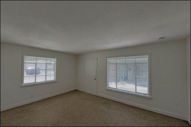 Building Photo - 810 Heisig Ave