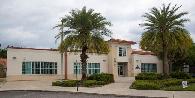 Building Photo - 3/2 in College Park near Lake Ivanhoe