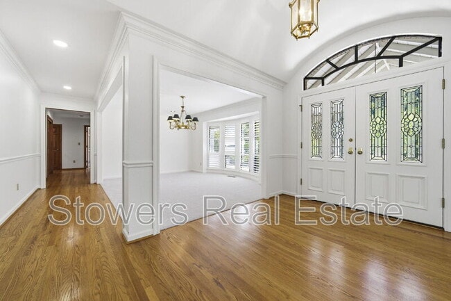 Building Photo - 618 Banister Ln