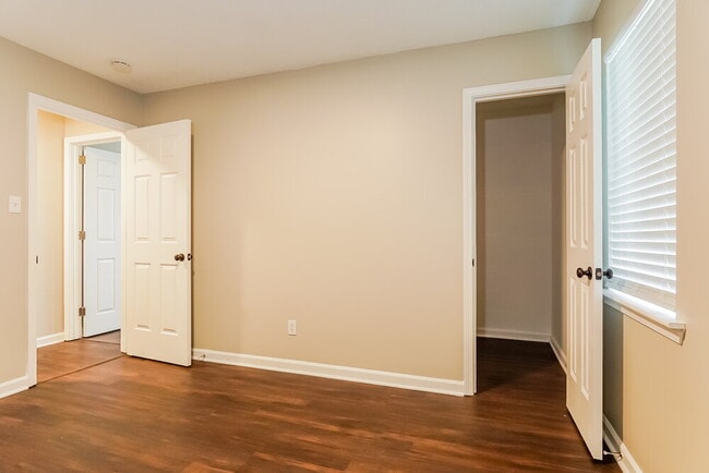 Building Photo - 215 Dolphin Ct