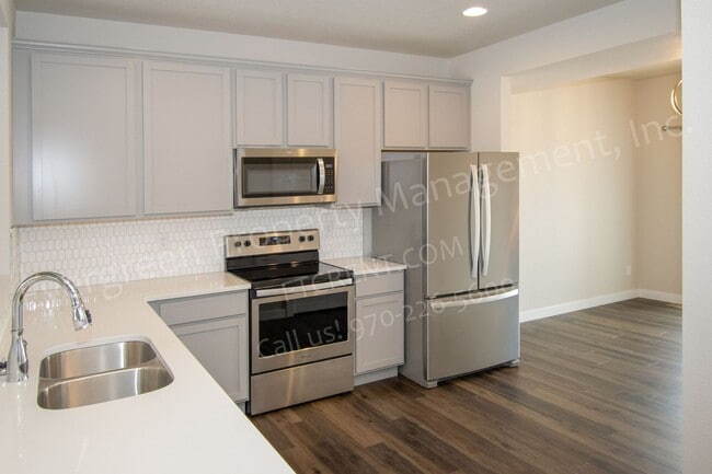 Building Photo - 298 E Chestnut St