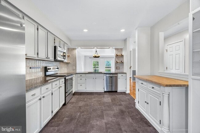 Building Photo - 7123 Gresham Ct E