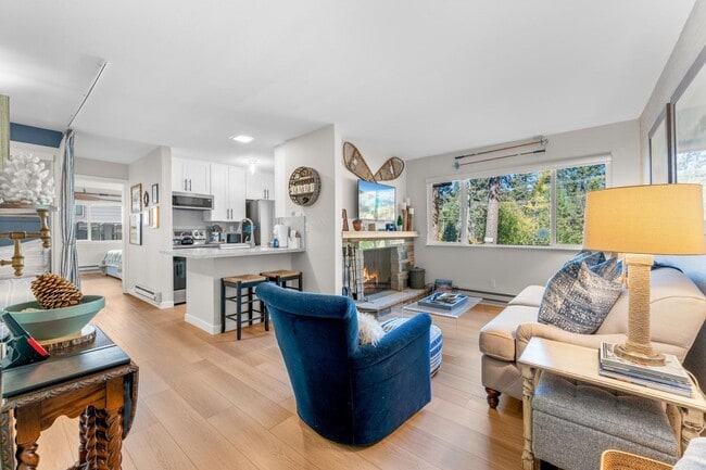 Building Photo - Remodeled Ground Floor Unit in Beachfront ...