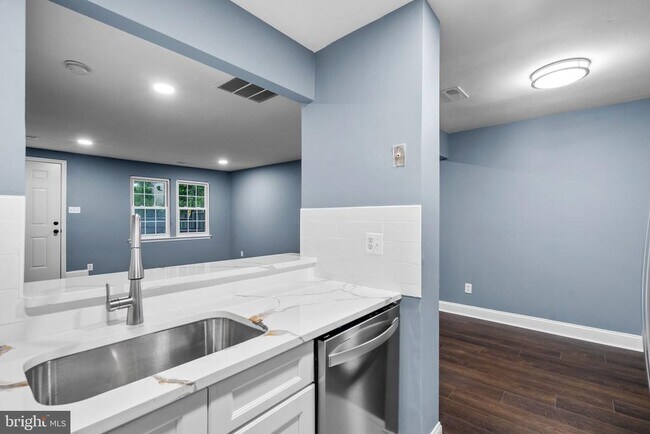 Building Photo - 3004 Piano Ln