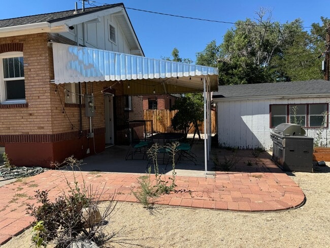 Building Photo - Charming South West Home!
