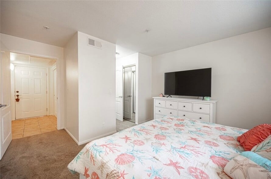 Building Photo - 2110 Sealion Dr