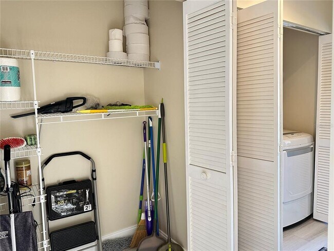 Building Photo - 5906 Doral Dr