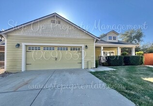 Building Photo - Elegant and Spacious 3-Bedroom Home with Modern Upgrades!