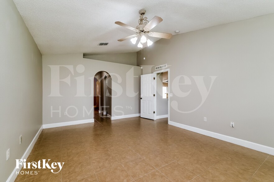 Building Photo - 129 Aurora Ln