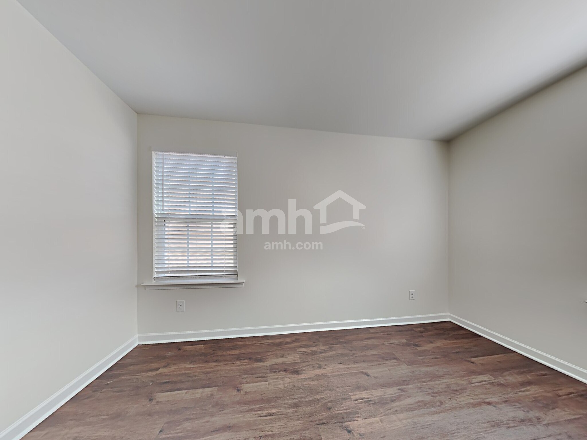 Building Photo - 656 Silver Moss Dr