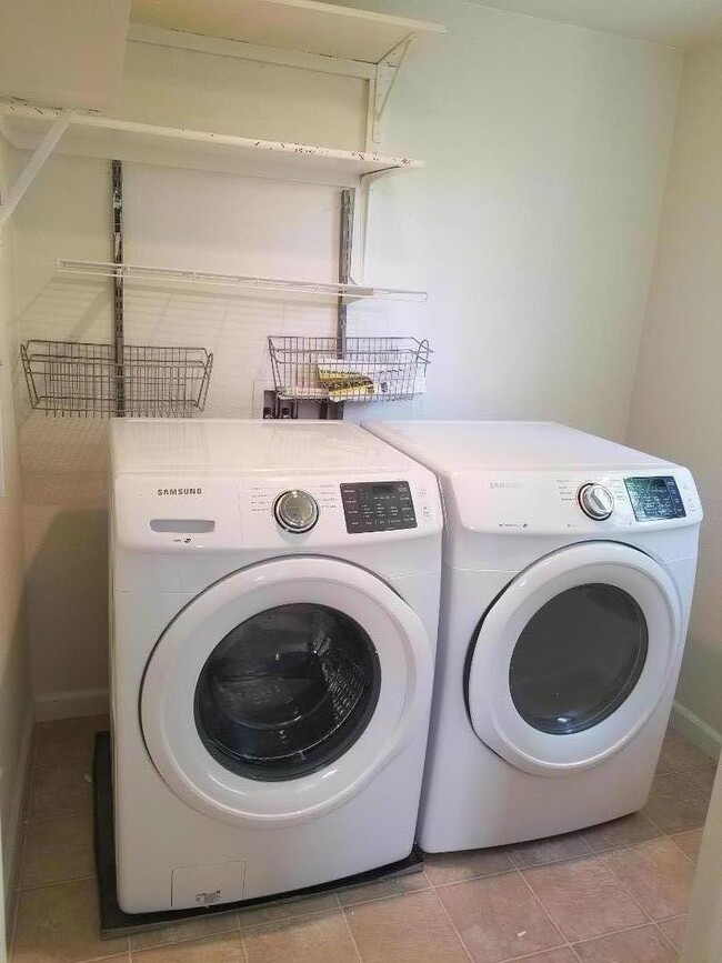 Building Photo - 2982 Larciano St