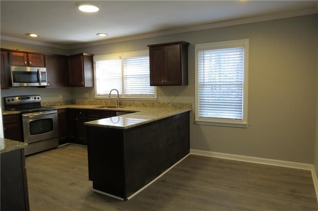 Building Photo - 2033 Univeter Rd