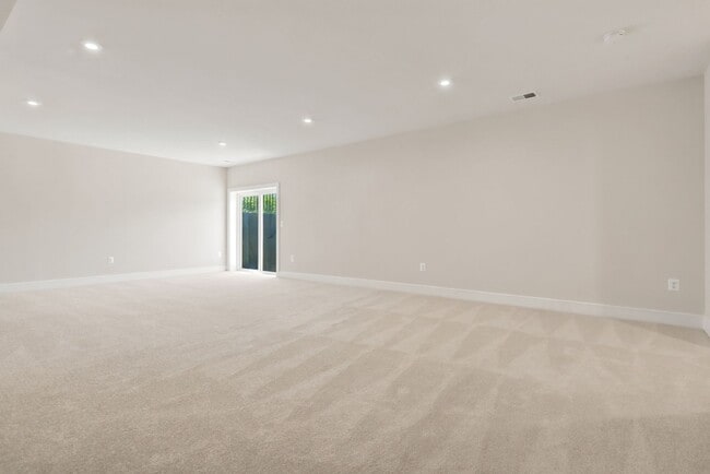 Building Photo - 625 Lipizzan Dr SW
