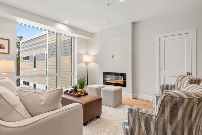 Building Photo - 1 US-1