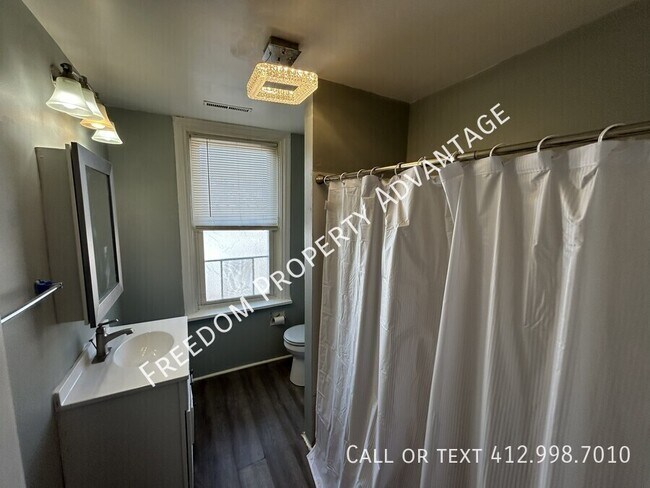 Building Photo - 355 Maplewood Ave