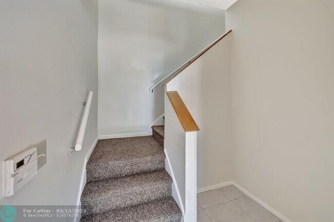 Building Photo - 6715 Via Regina