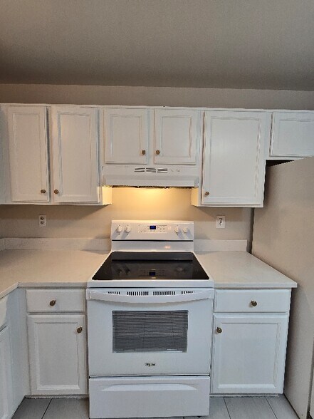 Building Photo - 16 Windbluff Ct