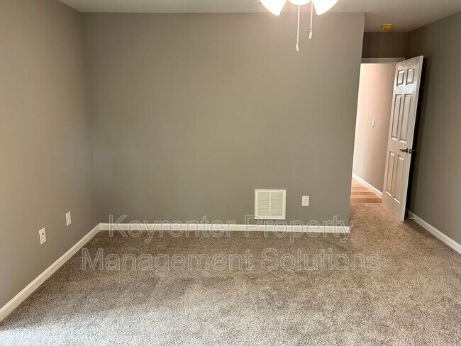 Building Photo - 905 Gardner St