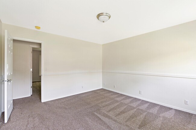 Building Photo - 1725 N Eagle Creek Way