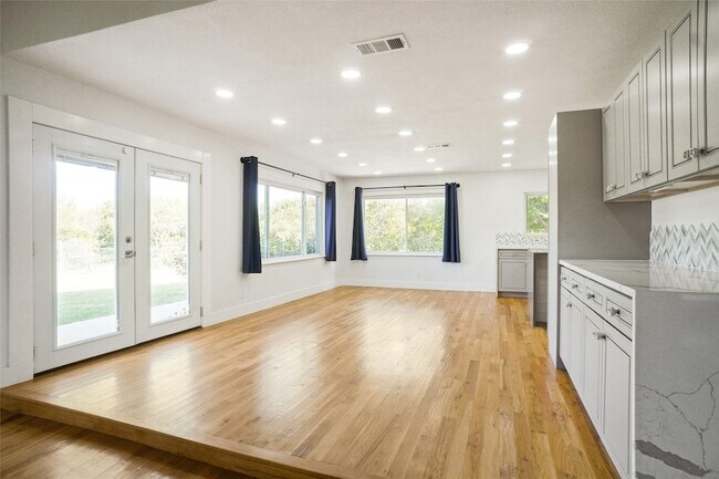 Building Photo - 7216 Langley Ct